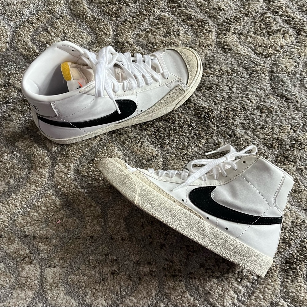 Nike Women's White and Black Sneakers